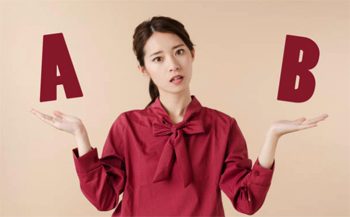 七五三の撮影手段を比較する女性